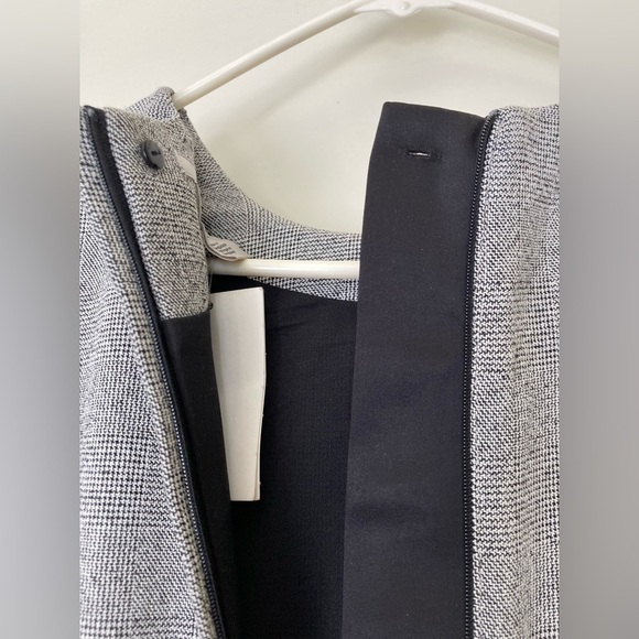 NWT fdress in woven fabric. Cap sleeves, and seam at waist. … - Picture 9 of 14